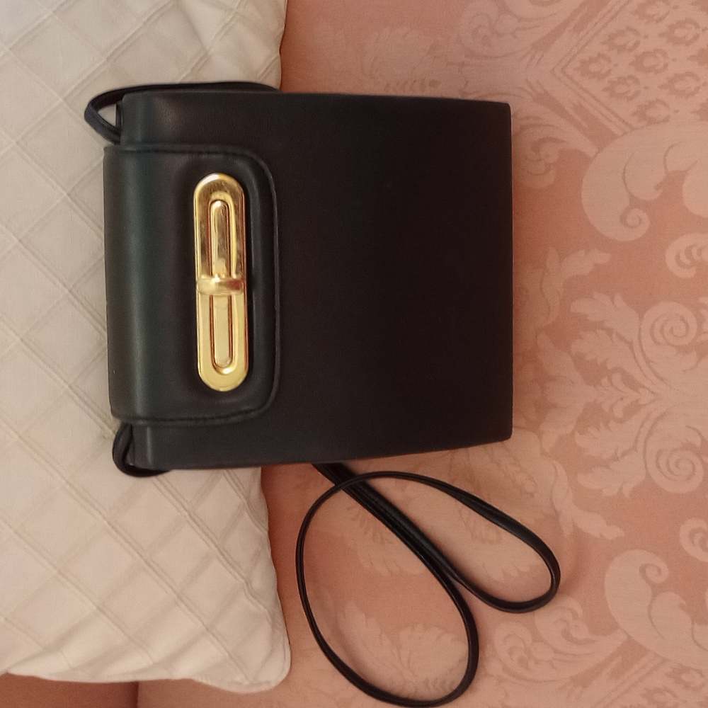 VGUC. Ande black crossbody bag with Gold hardware.